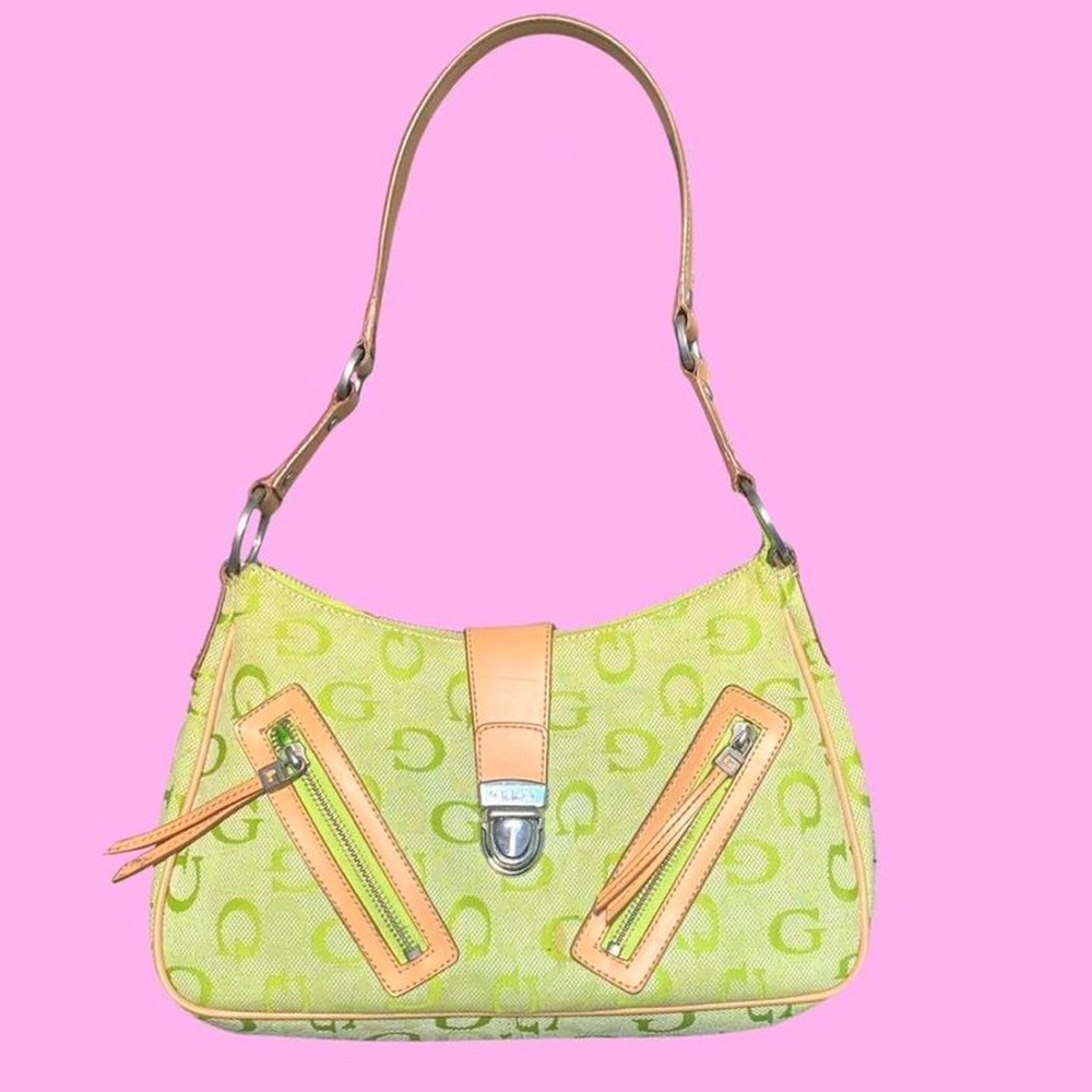 Y2K Guess shoulder bag, like new!! Just has a little spot on the zipper!:)